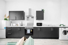 New Apartment - Brierley Hill - Parking - Wifi - Netflix - Top Rated - Excellent Value - 309O